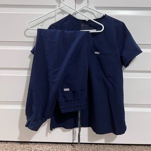 Figs Scrubs - High waisted jogger bottoms and one-pocket top set